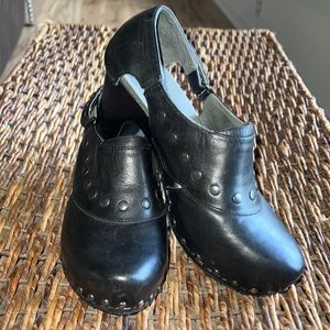 Women’s Dansko cut out clogs